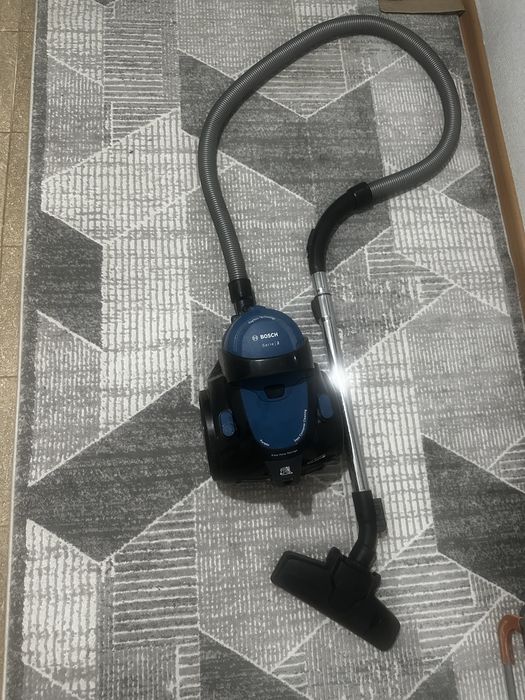 Продам пылесос Bosch BGS05A220