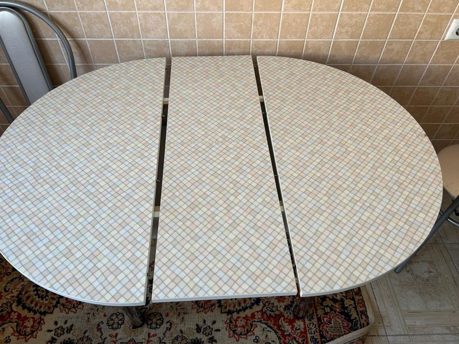 Продам стол кухонный