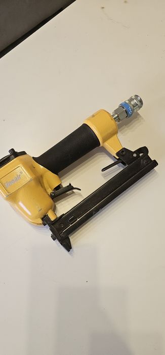 Pistol tapiterie pneumaric