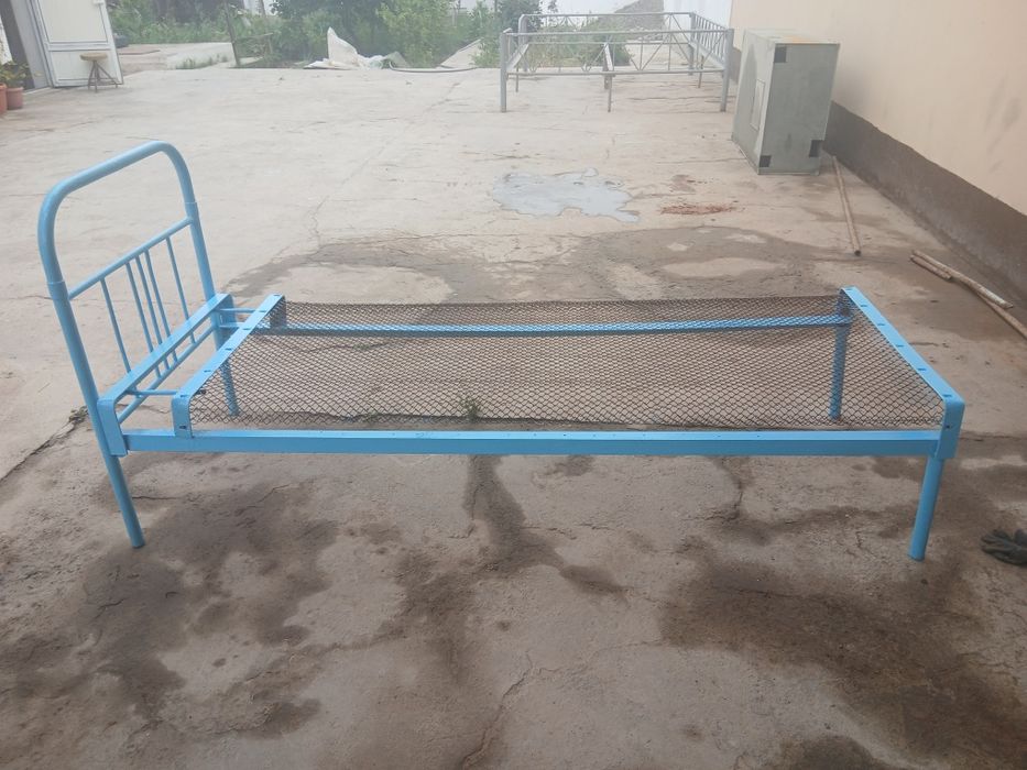 Кроват сотилади.