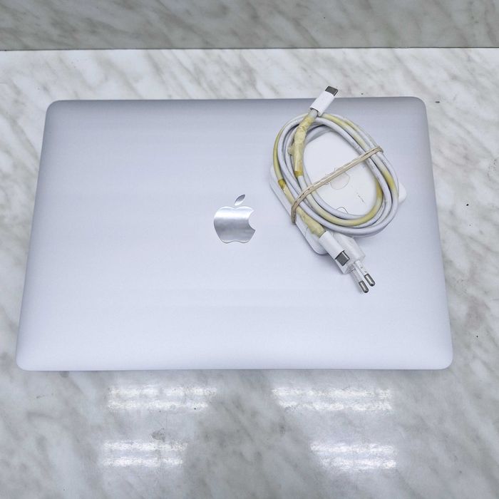 Laptop Apple MacBook Pro 2020 cu M1 8GB 512GB, ZEUS Amanet Militari