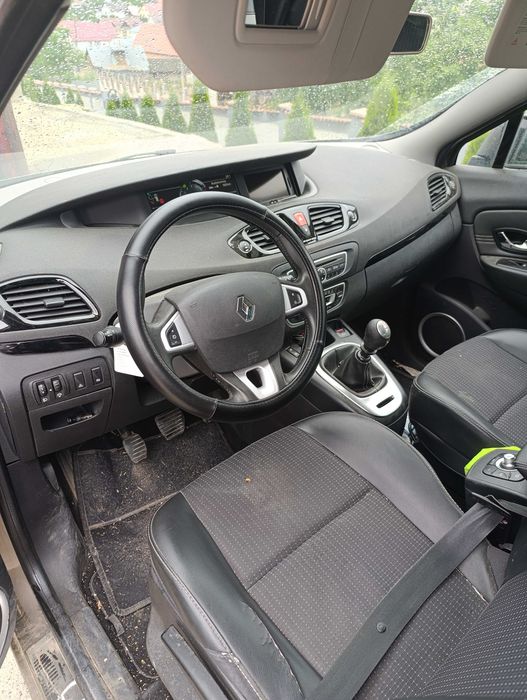 Vand Renault Grand Scenic cu nr de Olanda anul 2013 motor 1.6 cu 7 locuri mai multe detali la telefon