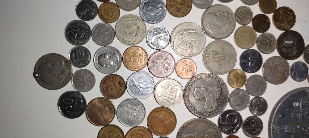 МОНЕТЫ РАЗНЫЕ За всё пятьсот тысяч сум