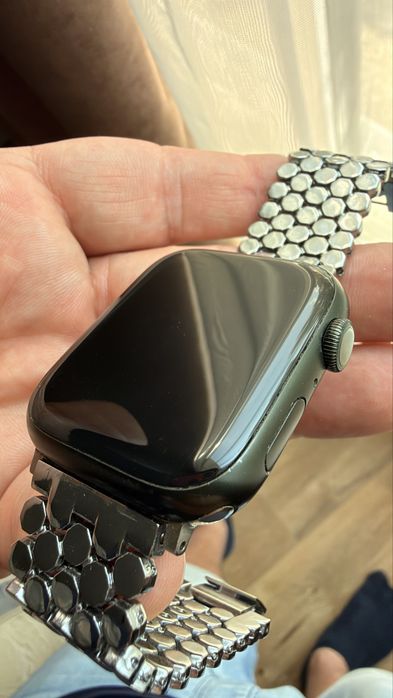 Продавам Apple Watch 7