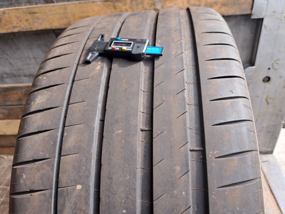 O anvelopa 325/35 R23 Michelin