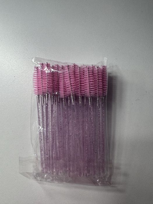 Perie de unică folosință pentru gene/sprâncene.