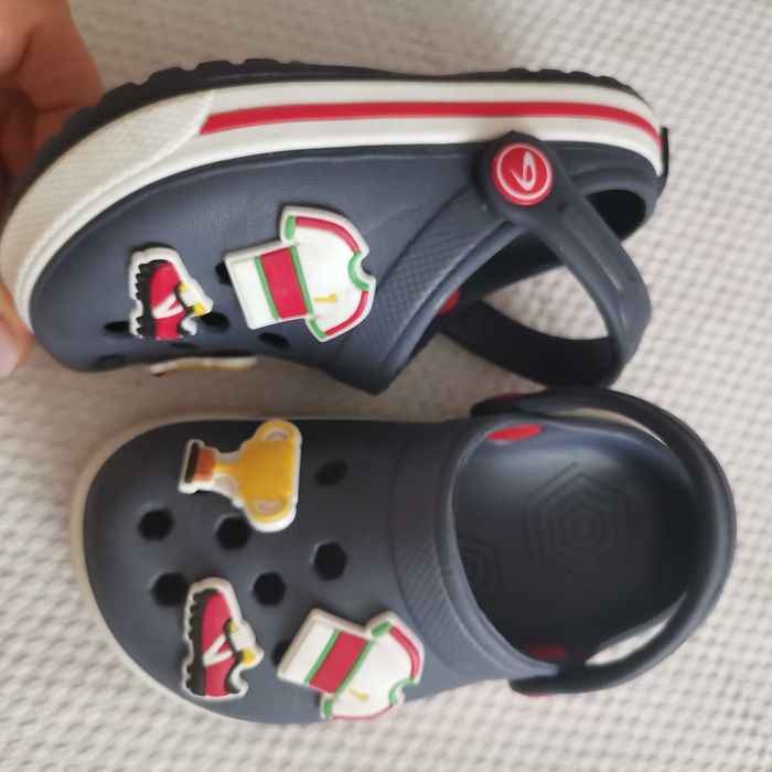 Сланцы на мальчика (24 размер)