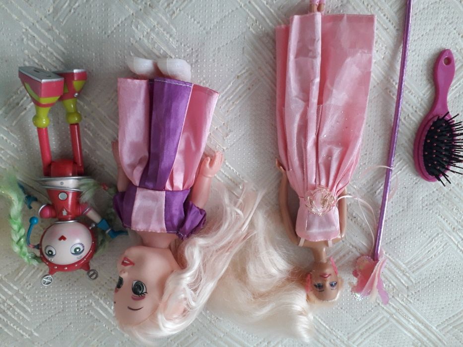 Лот кукли и подарък четка