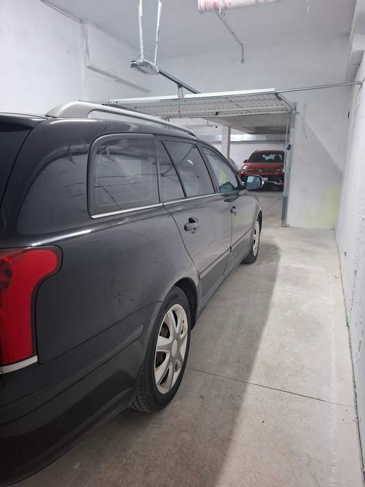 Тойота Авенсис 1.8