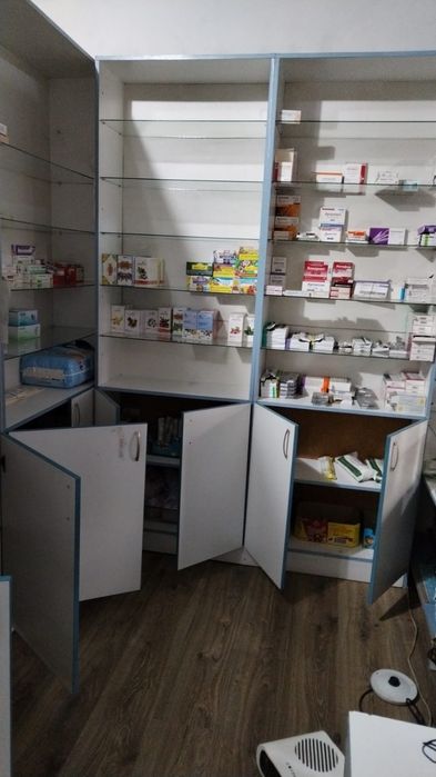 Продам мебель в аптеку