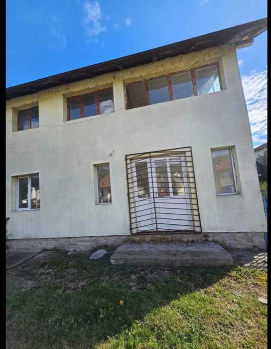 2 Case si teren de 1196 mp in orasul Calimanesti jud Valcea