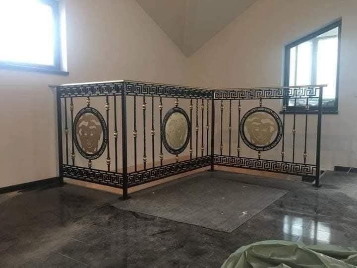 Porți, panouri de gard, balustrade din fier forjat.
