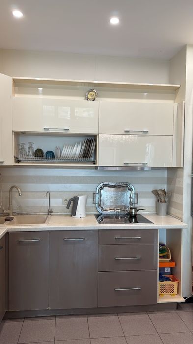 Продам кухня угловой