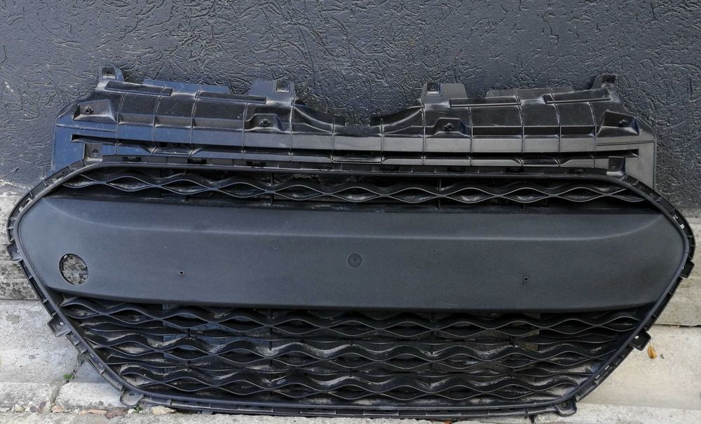 Решетка в броня Hyundai I10 2 , модел 2013-2016 г. 86569-B9000.