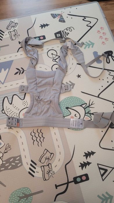 Marsupiul pentru bebelusi Ergobaby Embrace