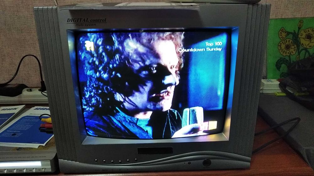 Продам небольшой цветной телевизор SONY с DVD BBK.