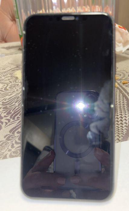 Продавам Iphone 11