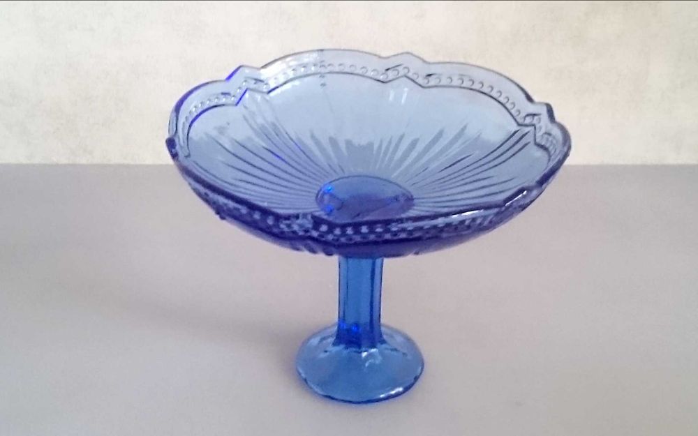 Ваза на ножке цветное стекло