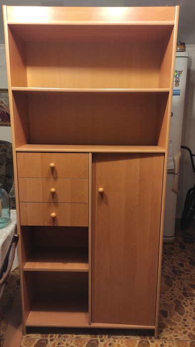 Мебель в детскую  Письменный стол