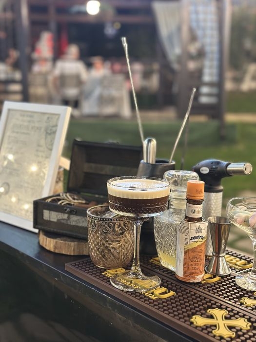 Cocktail Bar/ Cigar Bar/ Fum Greu