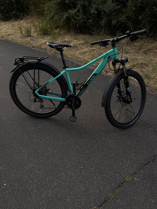 Vând bicicletă cube