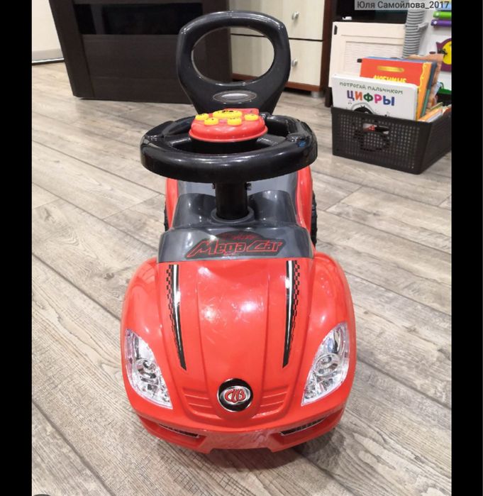 Машинка толокар каталка