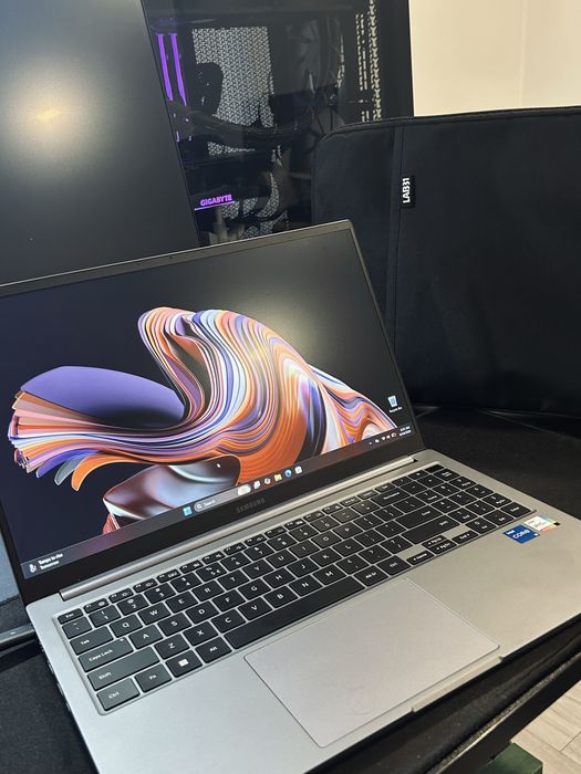 Samsung Galaxy Book 4 15.6" FHD | i5-1335U | 16GB RAM | 512GB SSD cu usb-c pd