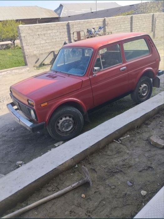 Lada niva 2121 sotiladi holati yaxshi qolgan malumotlar telda