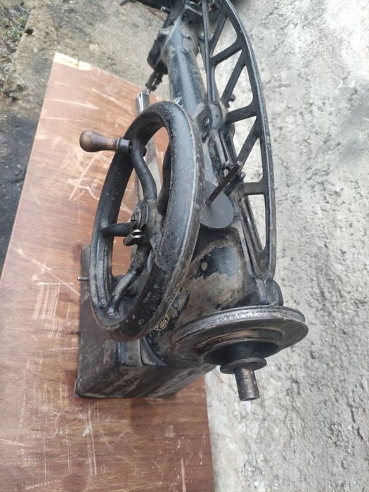 Продавам оригинална немска сарашка машина ADLER.