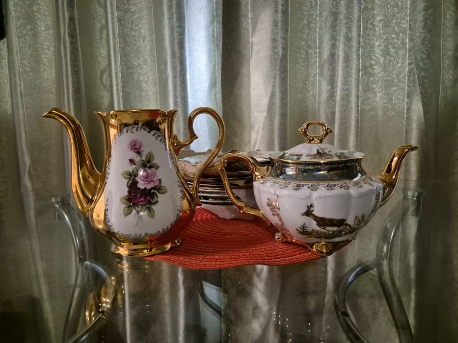 Хрусталь и различный сервиз.