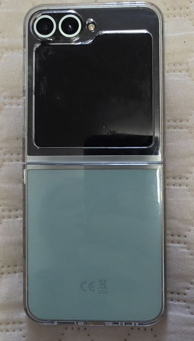 Продавам Samsung Galaxy Z Flip 6
