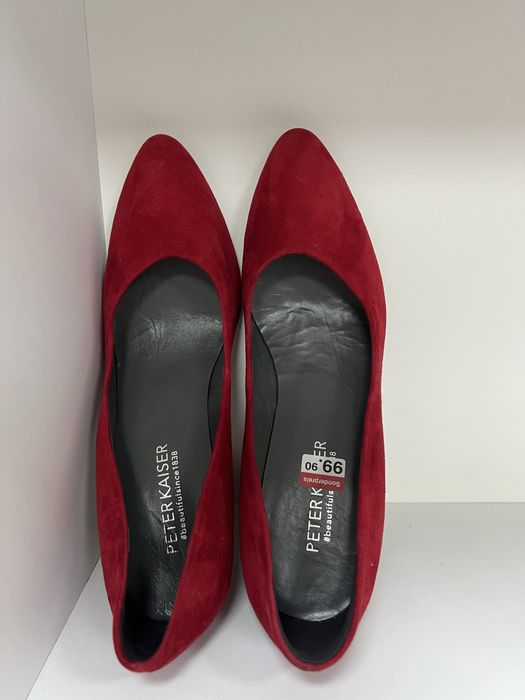 Pantofi noi ,de piele intoarsa