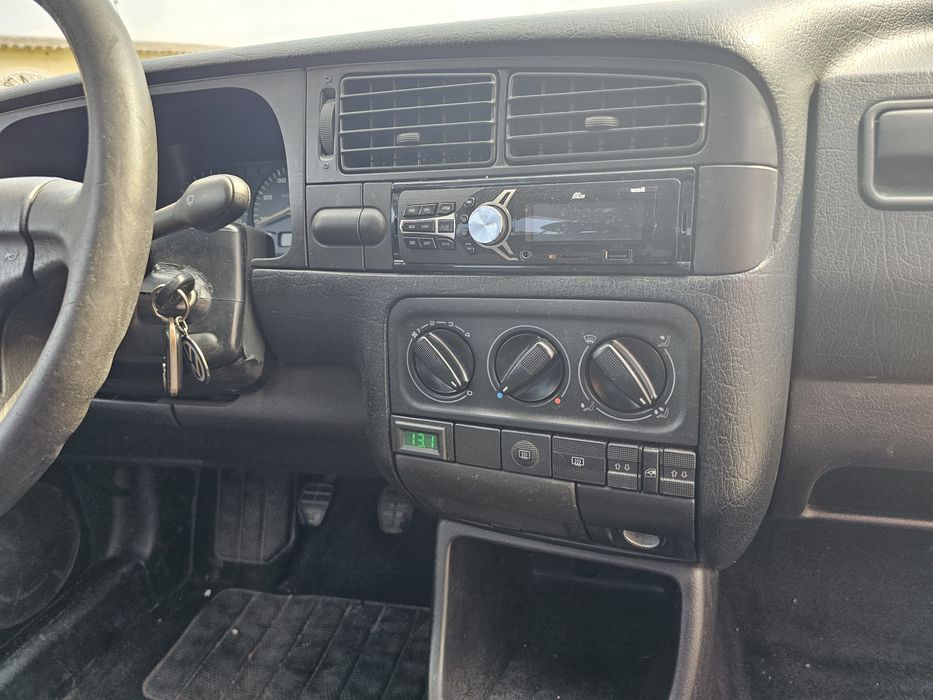 Vând vw golf 3 , înmatriculat  , 1994 , 1.8 benzină, proiect masina de epoca