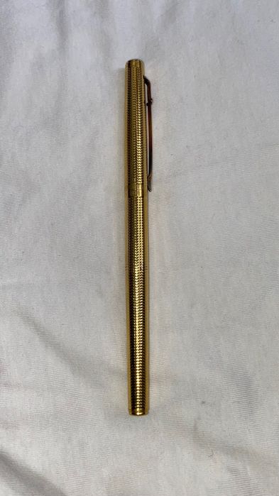 Златна писалка Caran D`Ache Madison Clou de Paris Gold 585 14К