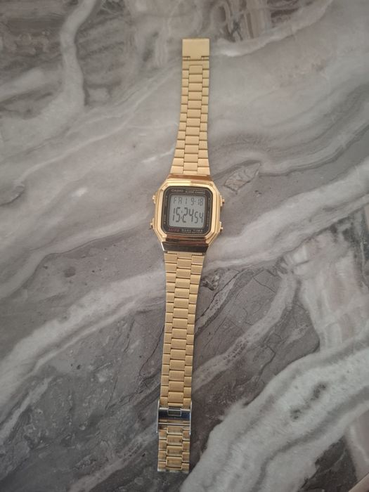Продаетсья Часы Casio