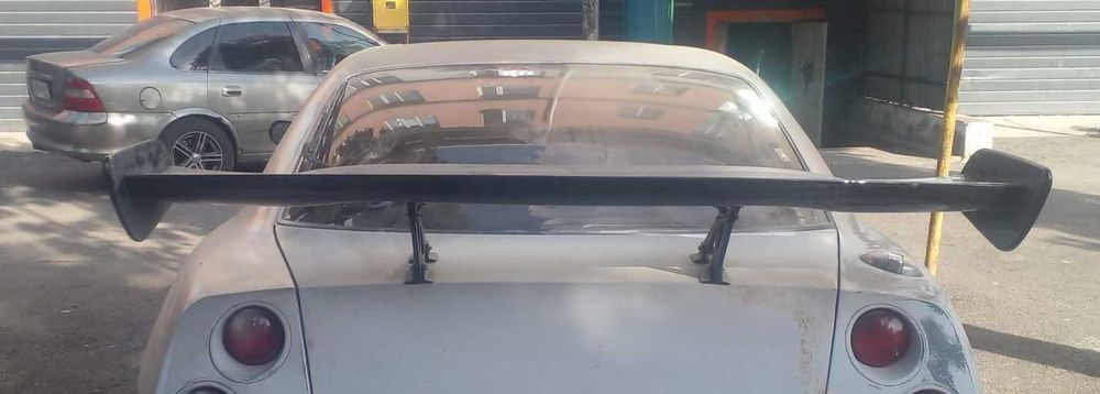 Задний спойлер (антикрыло)