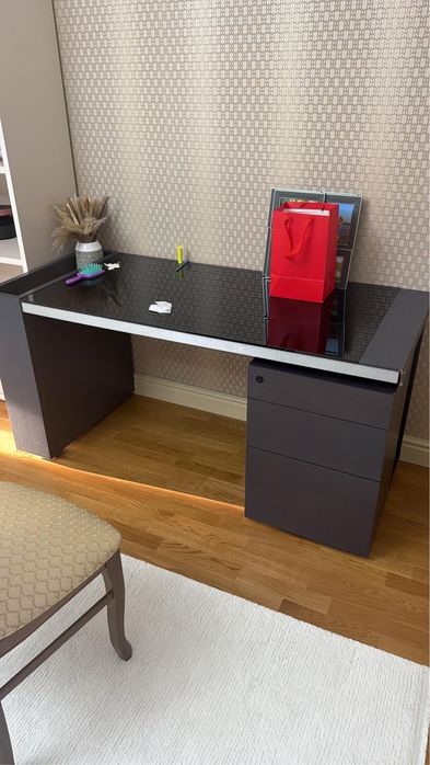 Продам шкаф стенку+стол+комод+кровать