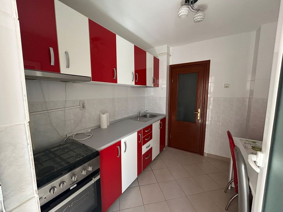 Închiriez apartament cu doua camere