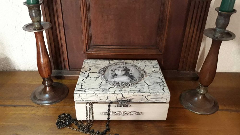 Cutie de bijuterii , casetă din lemn , handmade