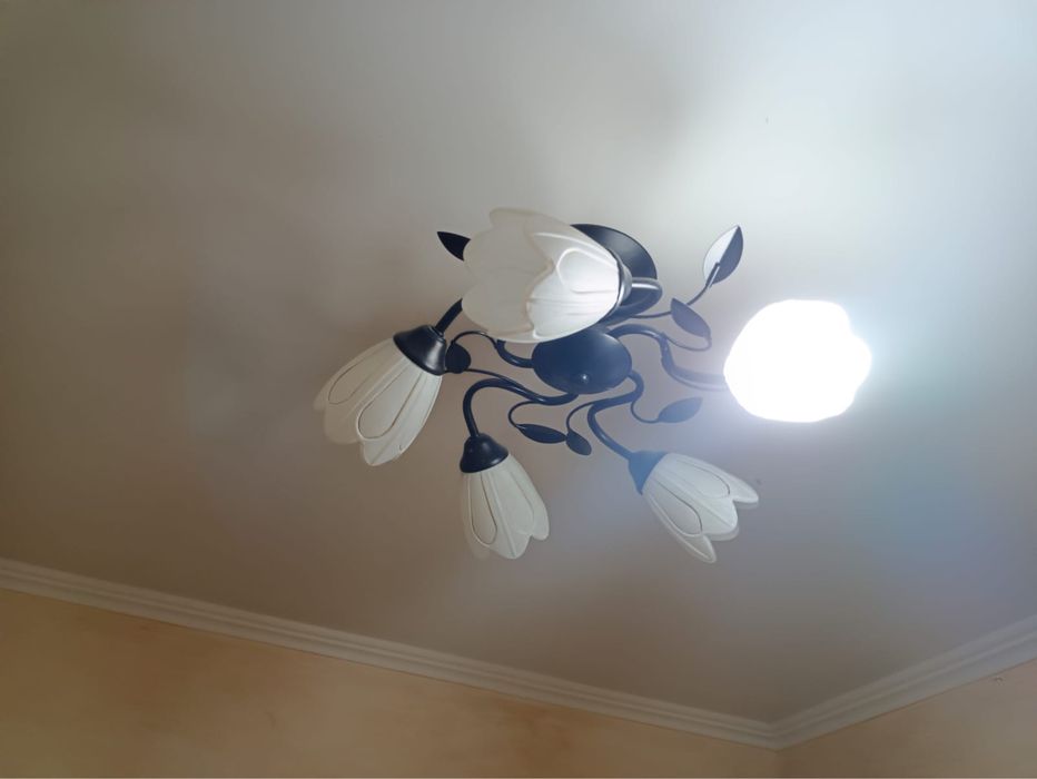 Продаются люстры небольшие