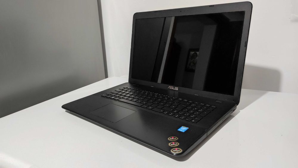 Laptop Asus X751 LAB 300
