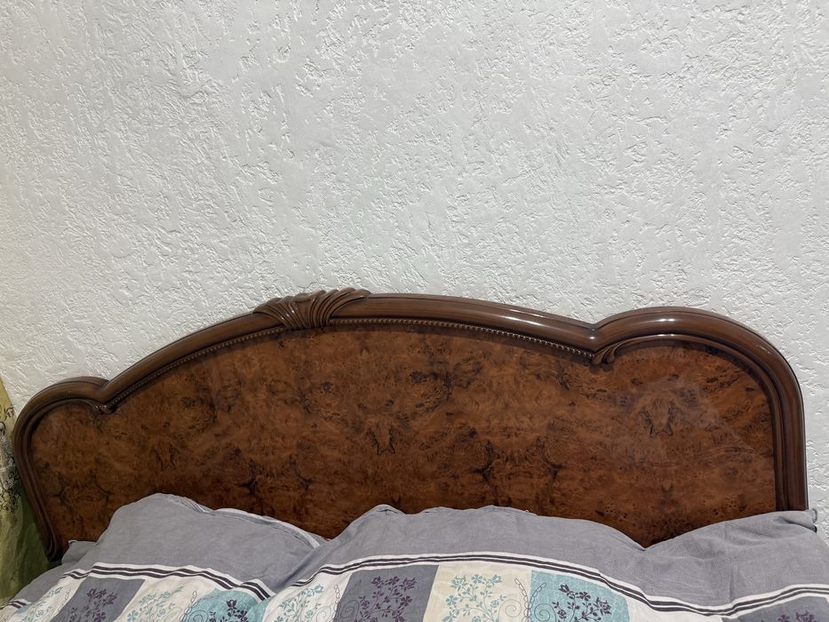 Продам спальный гарнитур