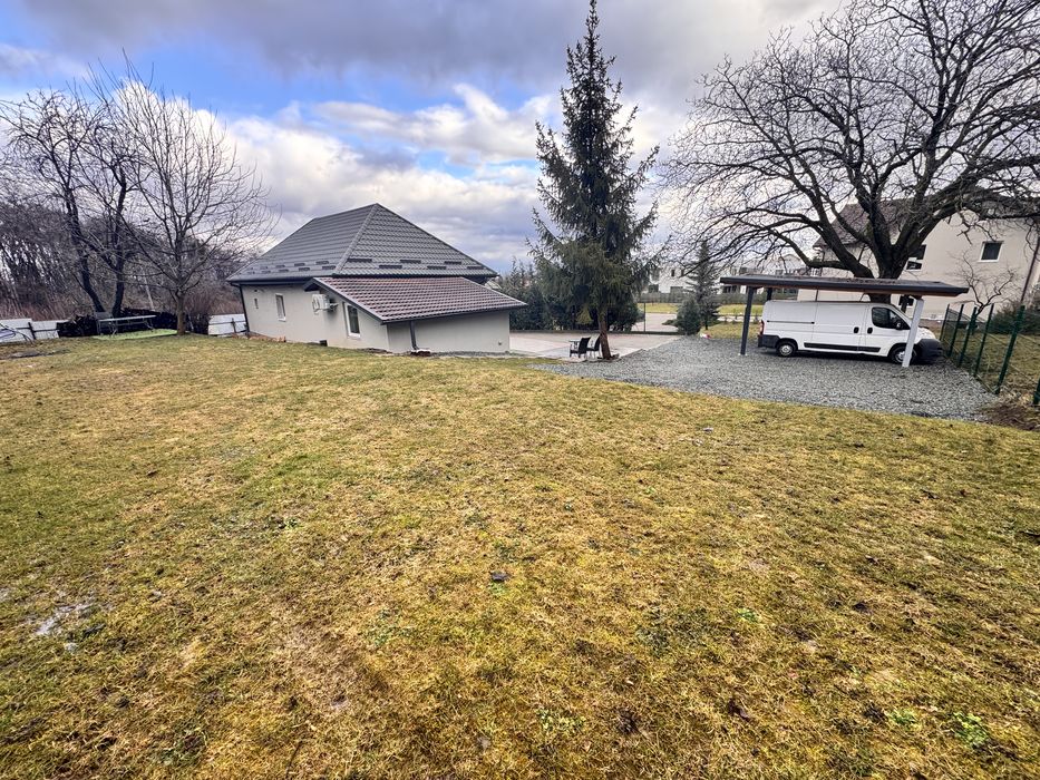 Proprietar inchiriez casa la strada, zona Elania Resort