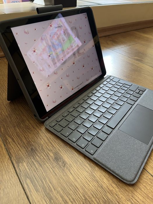 Husa cu tastatura pentru Ipad (generatiile 7,8 si 9)