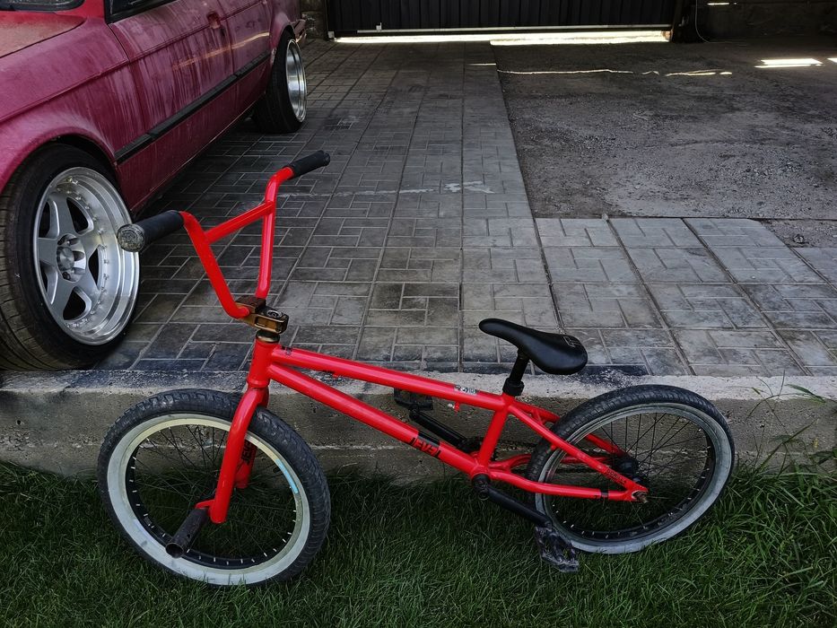 BMX Tech Team red