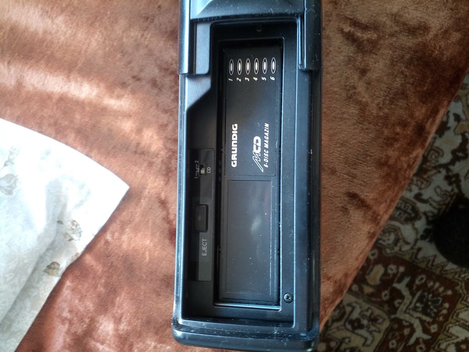 СД чейнджър  Grundig