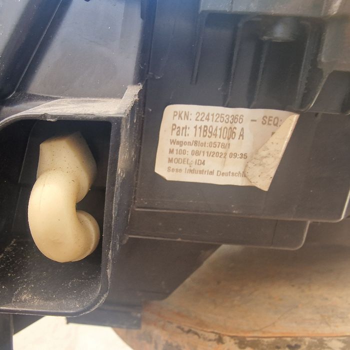 VW ID4 ID5  2022 ляв и десен фар