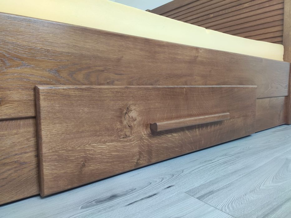 Set dormitor pat matrimonial cu noptiere din stejar