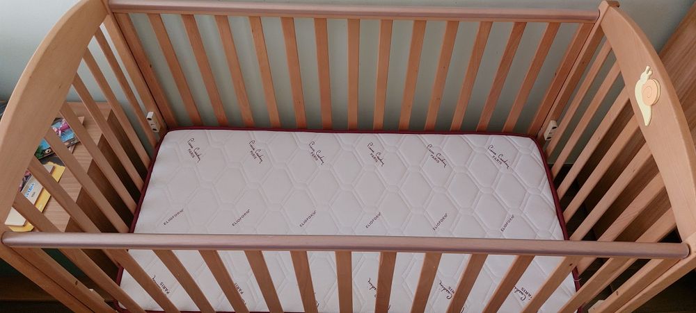 Детска кошара/легло от масивно дърво