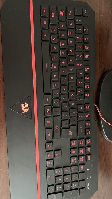TASTATURA GAMING REDRAGON,RGB(iluminare diverse culori)